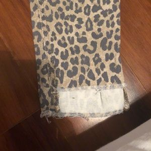 Leopard print, ankle jegging.